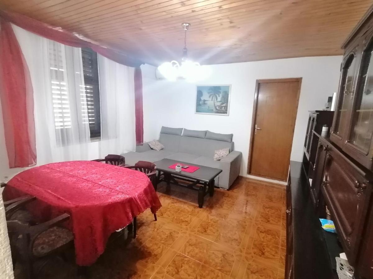 Apartman Zepina พูลา ภายนอก รูปภาพ